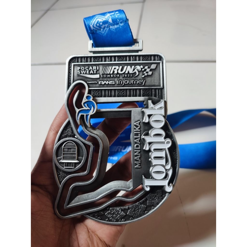 Medali Pocari Sweat Run 2025 Lombok Edition Mandalika Kategori 10K