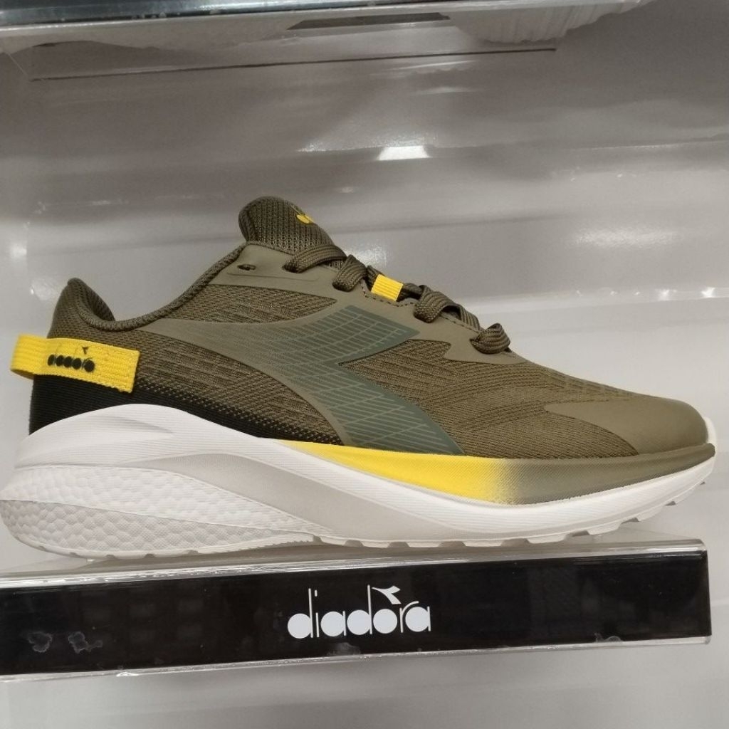 DIADORA PARANO RU 250902A SEPATU_MEN_GREEN