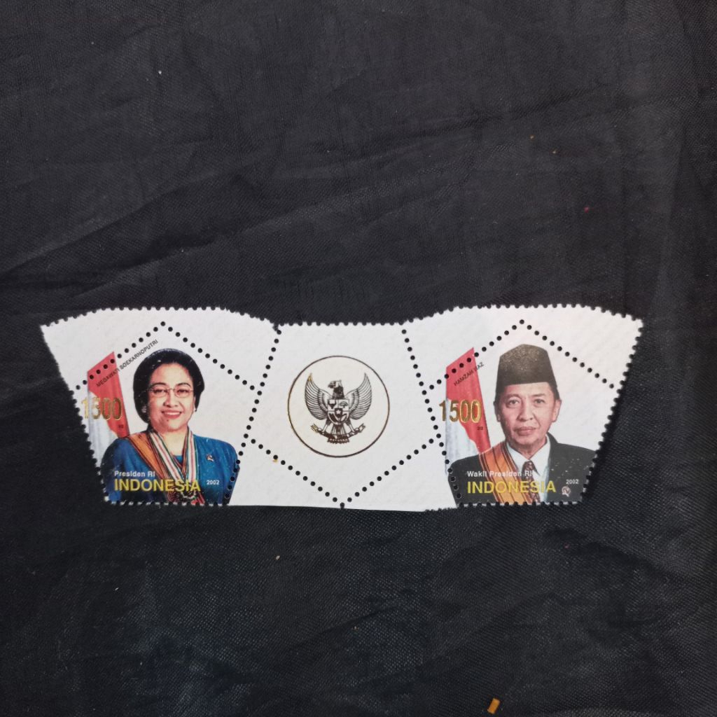 PRANGKO PERANGKO INDONESIA SERI PRESIDEN DAN WAKIL PRESIDEN MEGAWATI DAN HAMZAH HAZ 2002