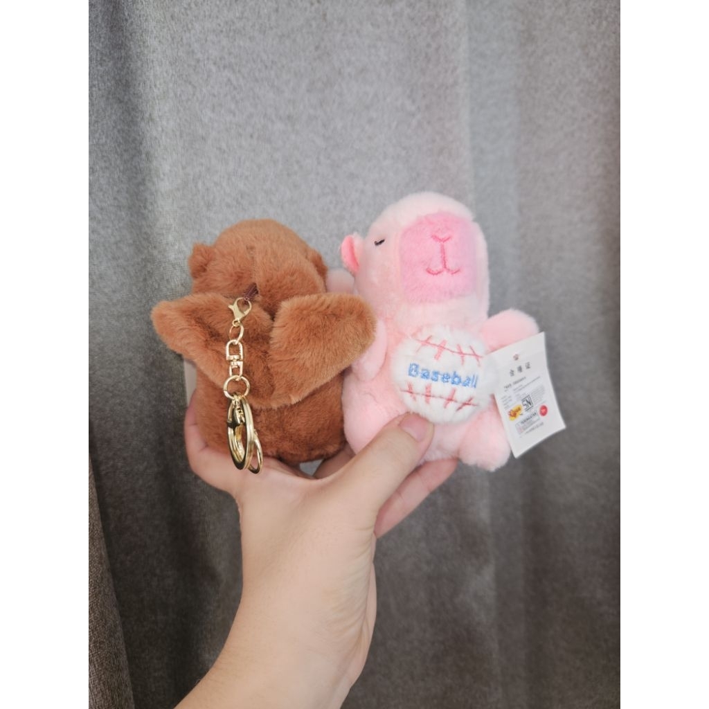 Gantungan kunci Boneka karakter Capybara bisa getar sayapnya