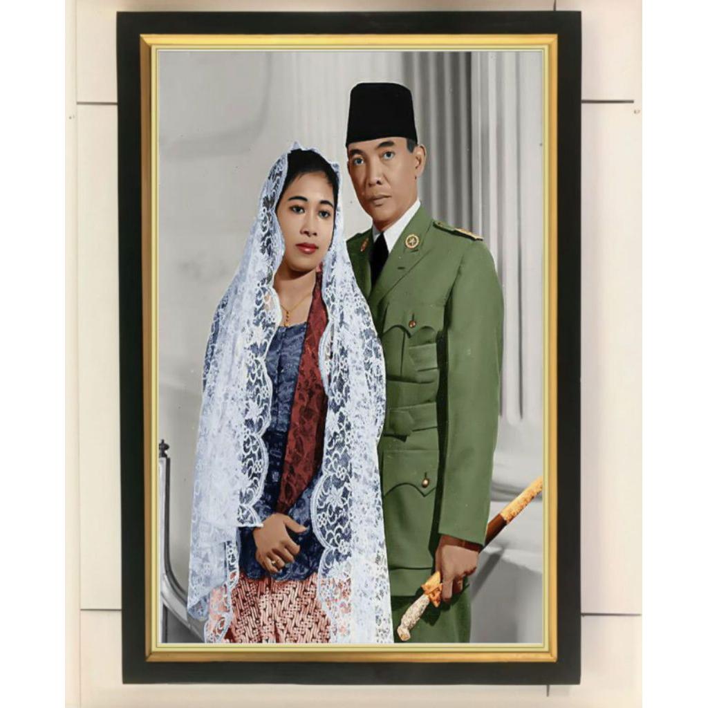 lukisan cetak Ir Soekarno dan Fatmawati plus bingkai ukuran 65×45