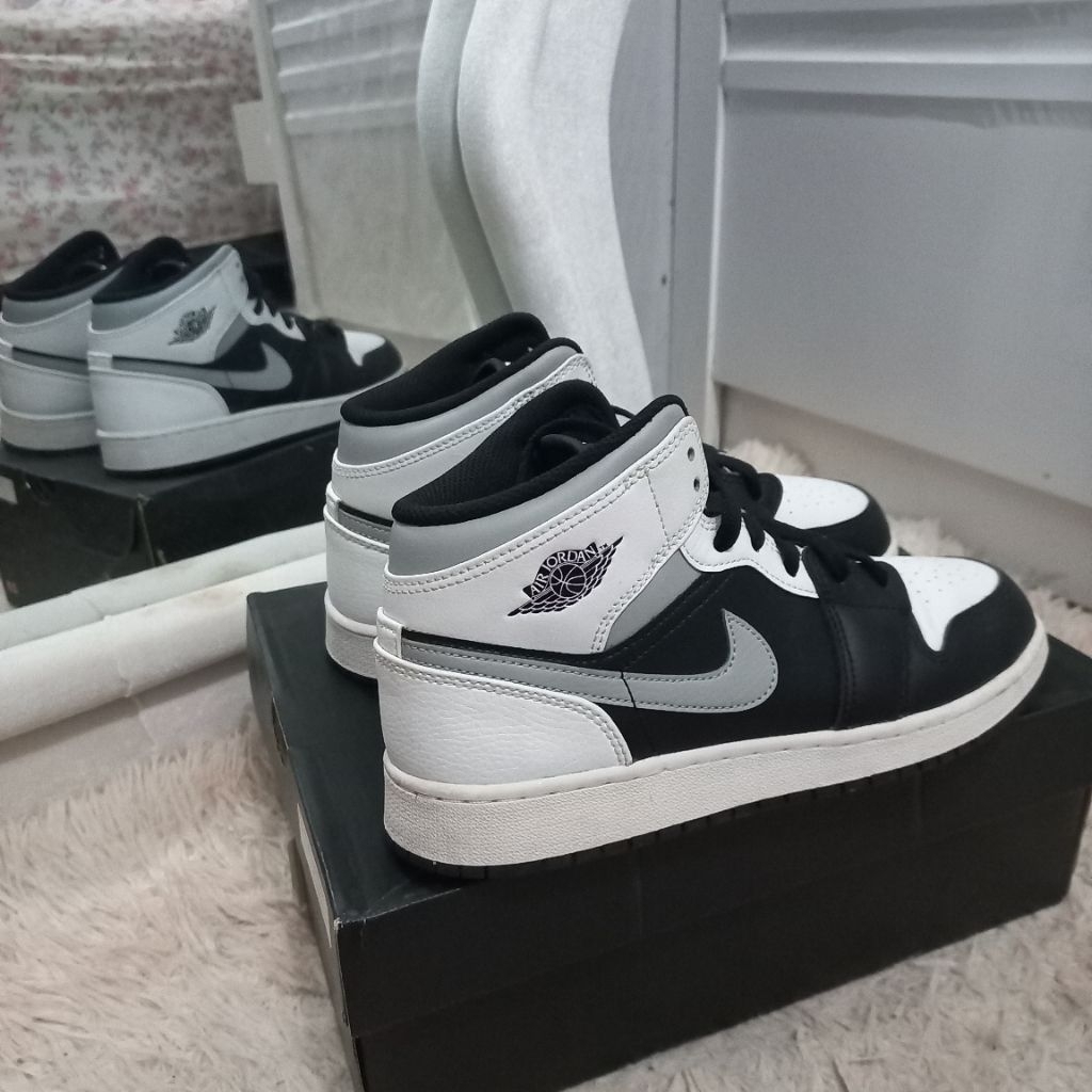 air jordan mid white shadow