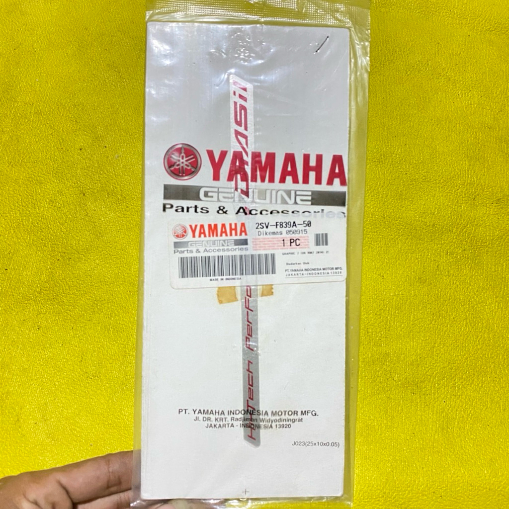 Striping stiker bagian sayap Yamaha Xeon GT 125 2014 merah metalik original YGP 2SV-F839A-50