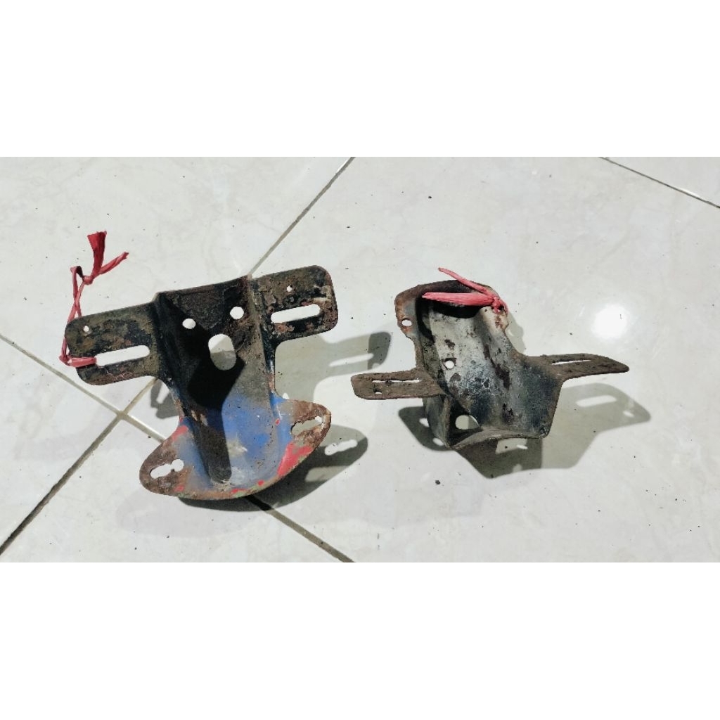 DUDUKAN BREKET STOPLAMP LAMPU BELAKANG CB100 CB125 ORIGINAL