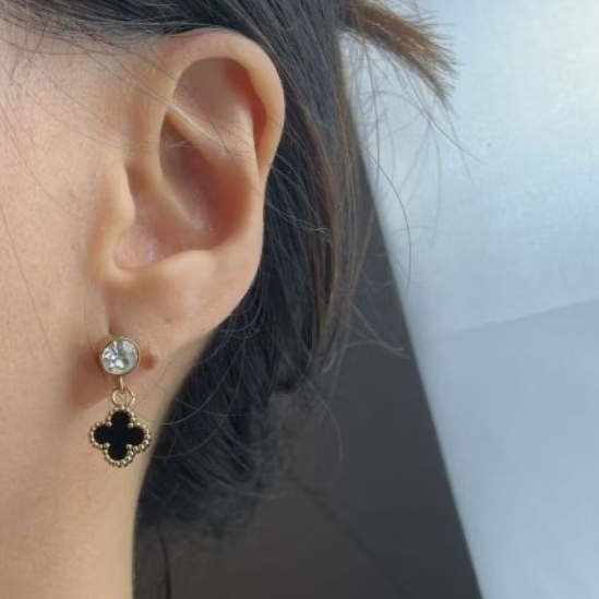 Giwang vc permata putih warna gold | Titanium Mewah Elegan