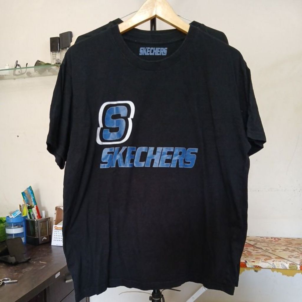 Kaos katun warna hitam pekat SKECHERS second size XL ld 118cm Pjg 70cm mulus