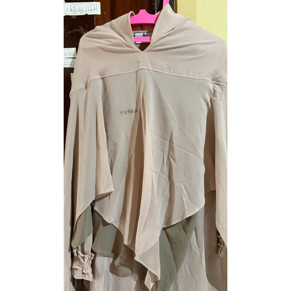 PRELOVED YUNIA SYARI