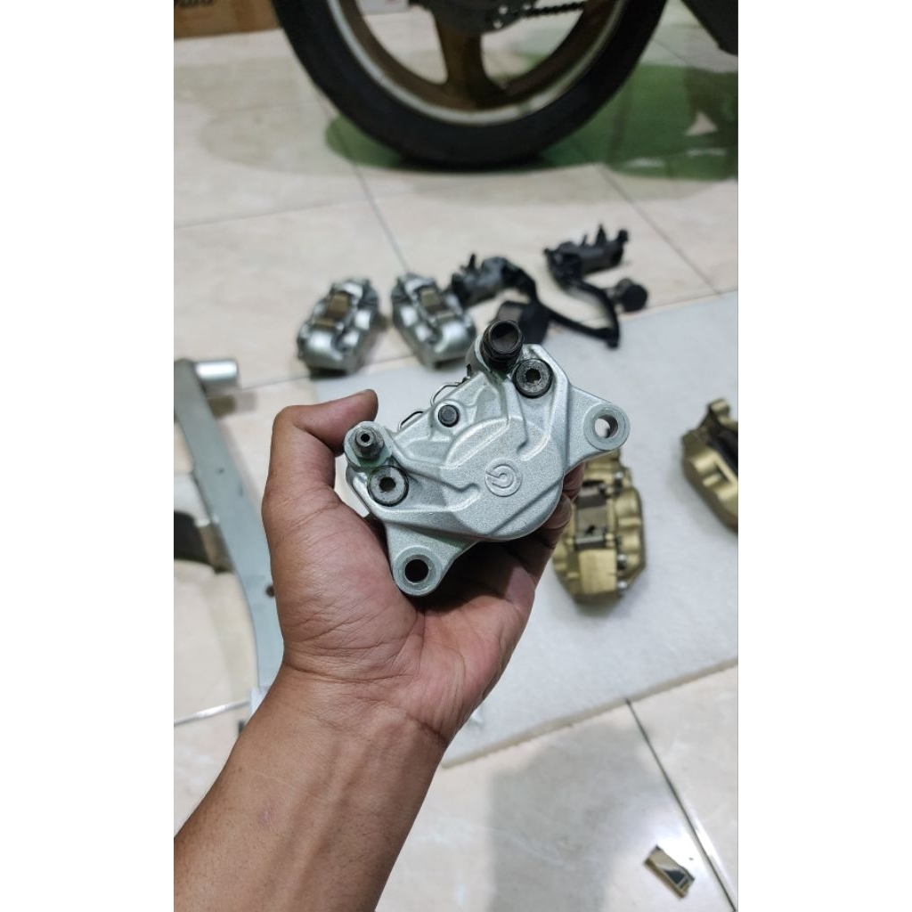 Kaliper Brembo 2p Red motor Caliper limbah moge for Double disc cakram