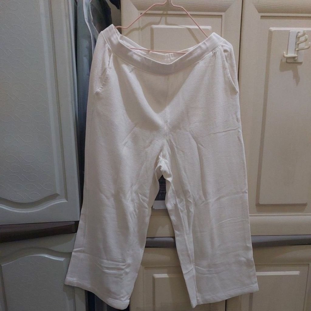 Preloved Pribadi Celana Panjang Wanita Semi Kulot Uniqlo Waffle  Broken White