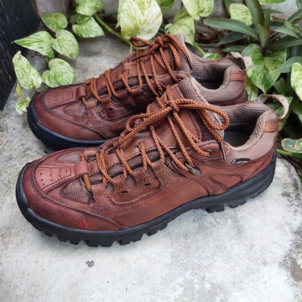 sepatu hiking second vasque size 42(27cm)