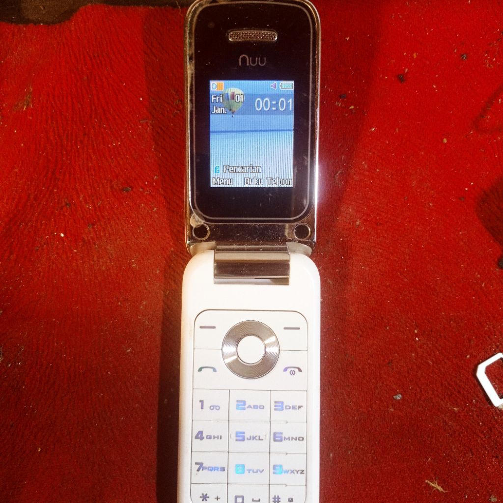 nuu Mobile F1 Flip