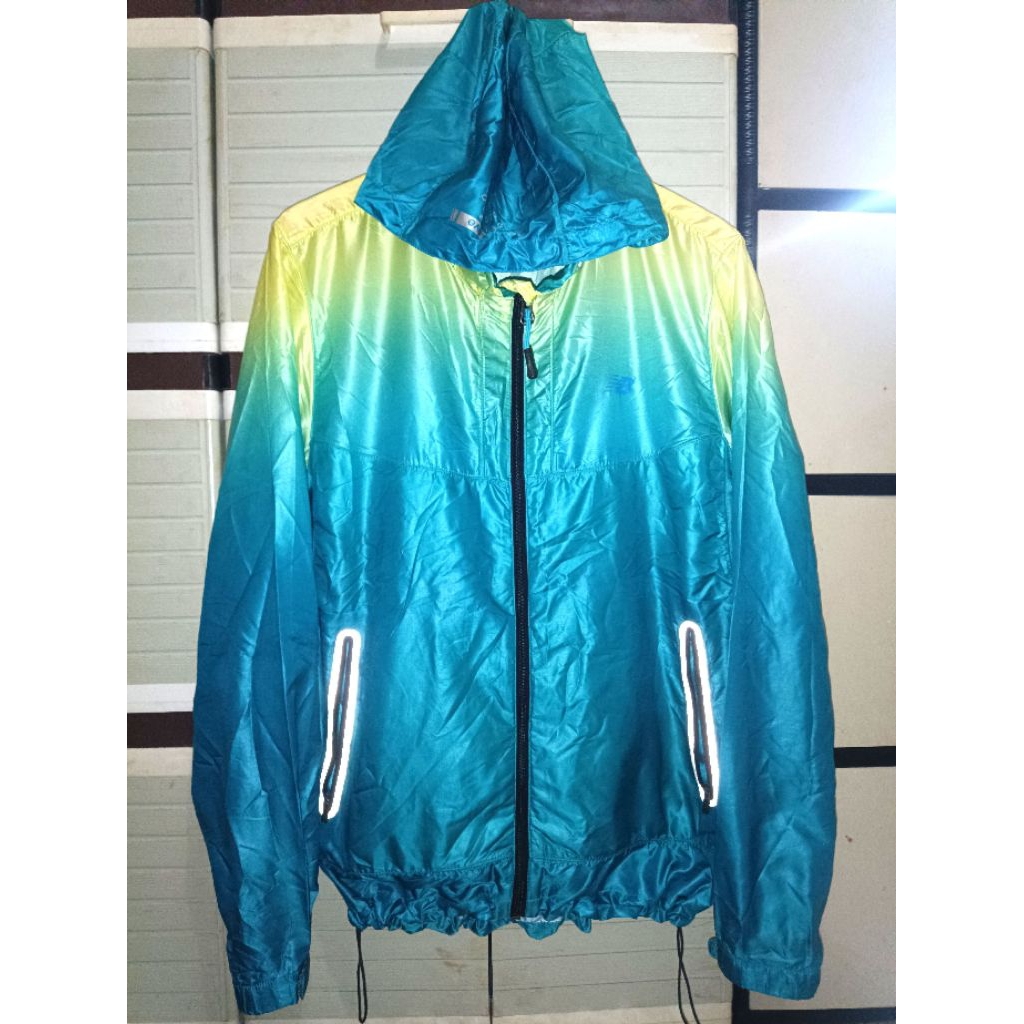 Running Jacket dari NEW BALANCE