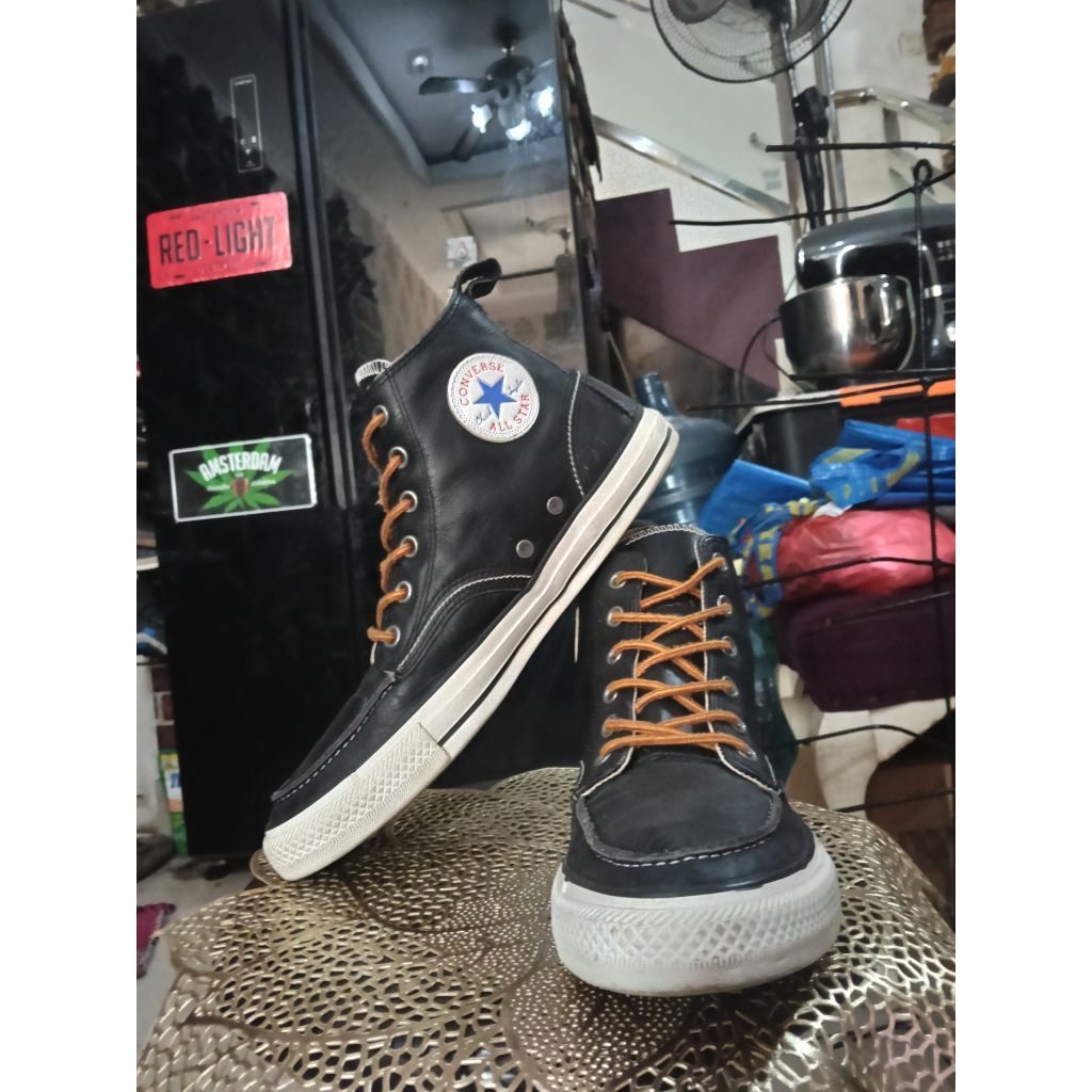 Converse Chuck Taylor Classic Hi Tops Leather Boots Black