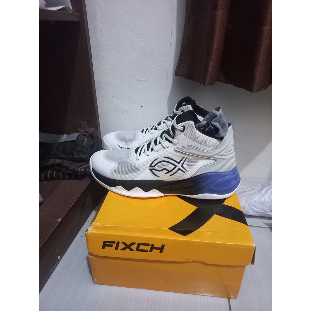 Preloved Sepatu Voli Ukuran 46