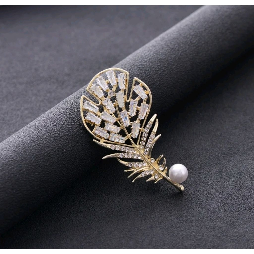 bros pin baju wanita / bros motif bulu mewah / bros mewah premi simple