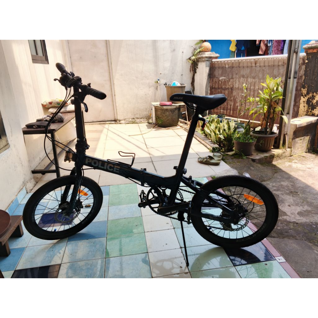 sepeda lipat element police