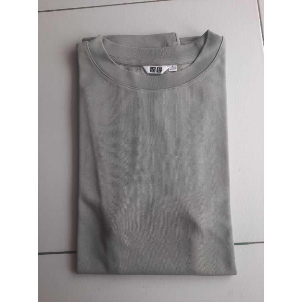 Kaos Oversize Airism Uniq*o warna hijau mint/sage