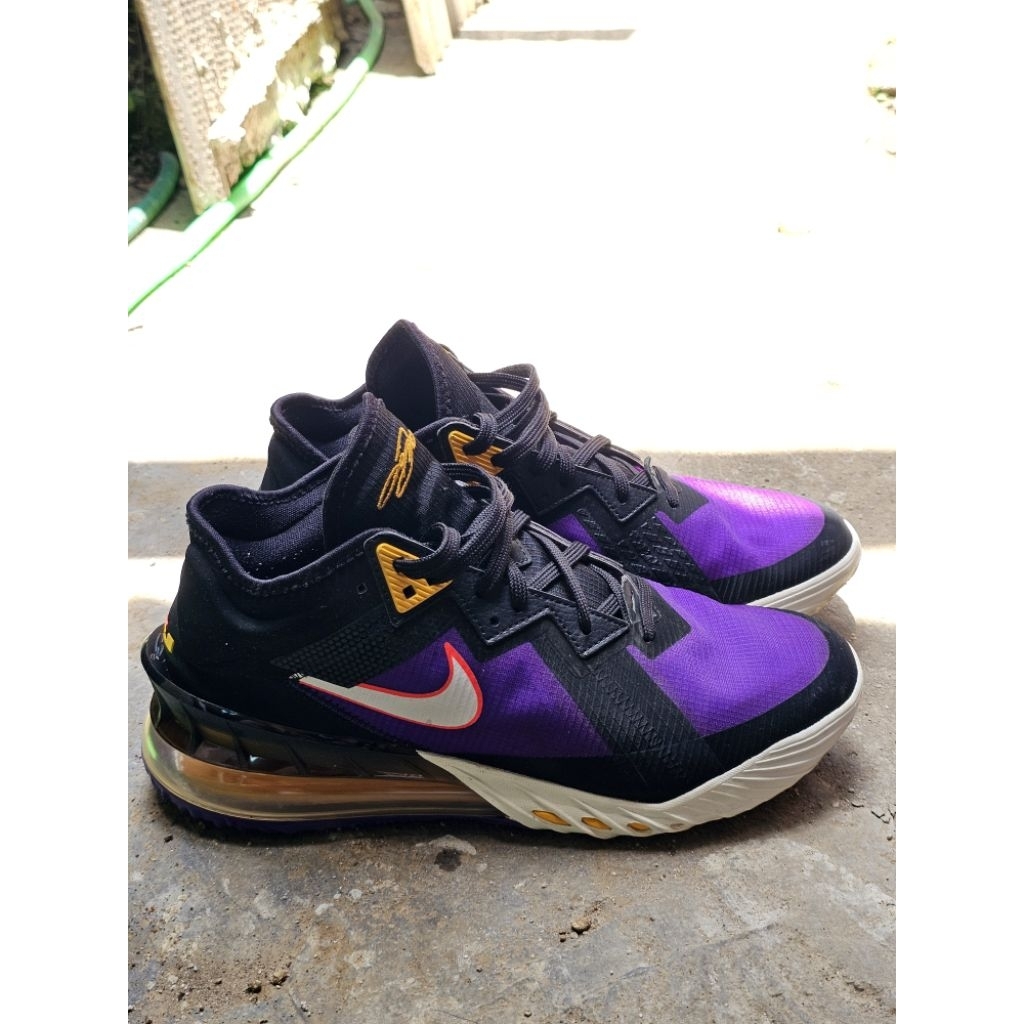 Lebron 18 low (Second)