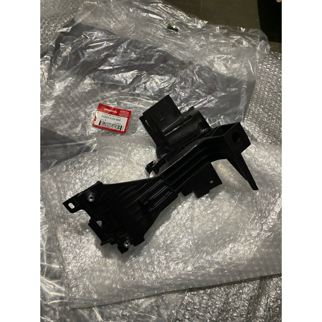 64223-K2S-N00 Dudukan Panel Tameng Stay Comp Front Cover Lampu Depan Vario 160 64223k2sn00