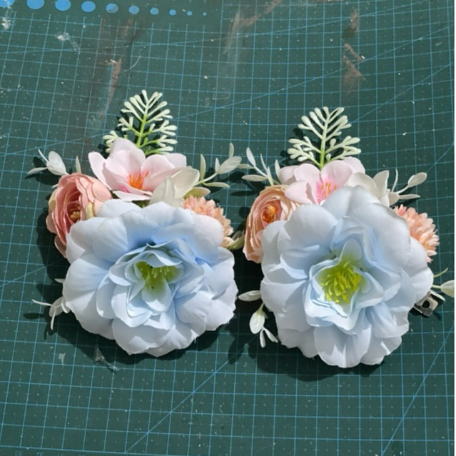 (SEPASANG) FLOWER CLIP TOGA DAN SELEMPANG WISUDA MEDAN   (SIAP SEHARI)  FLOWER CLIP BISA REQUEST WAR