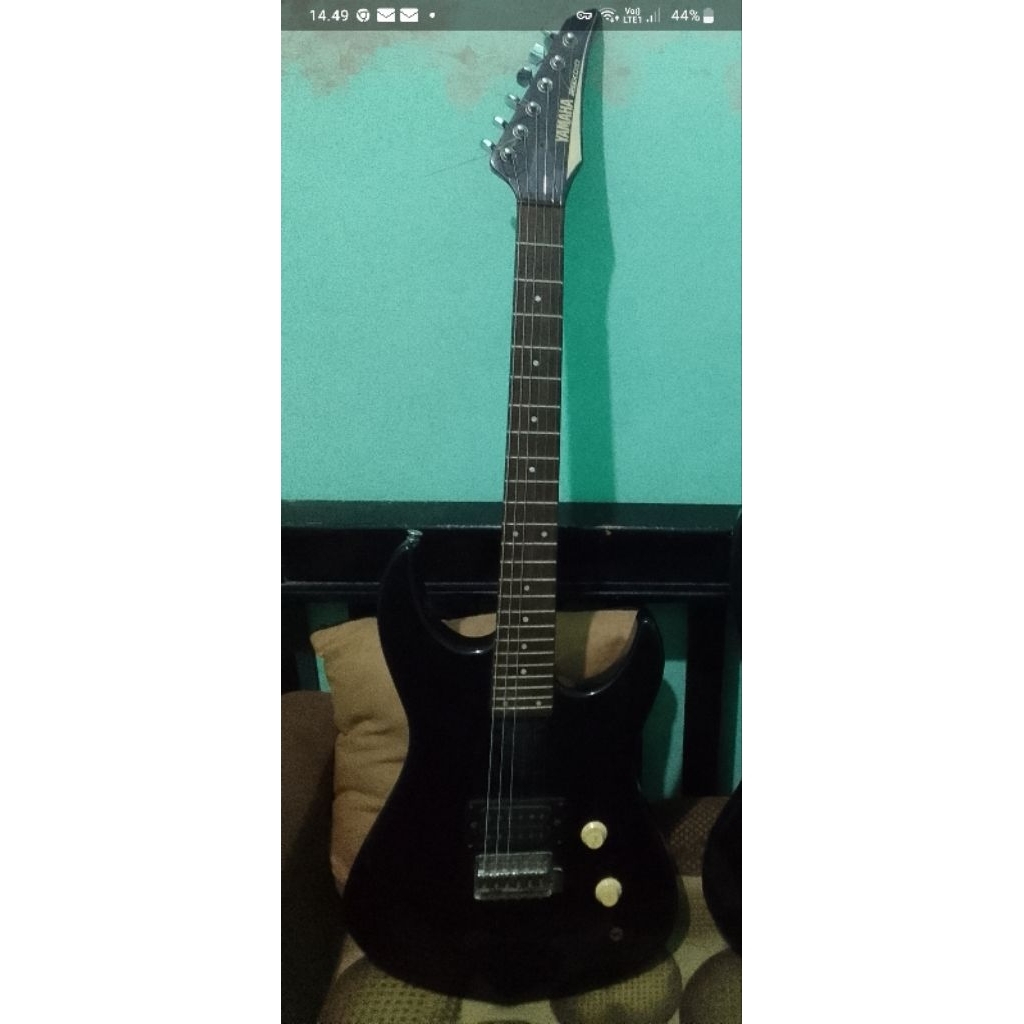gitar elektrik Yamaha RGX 010