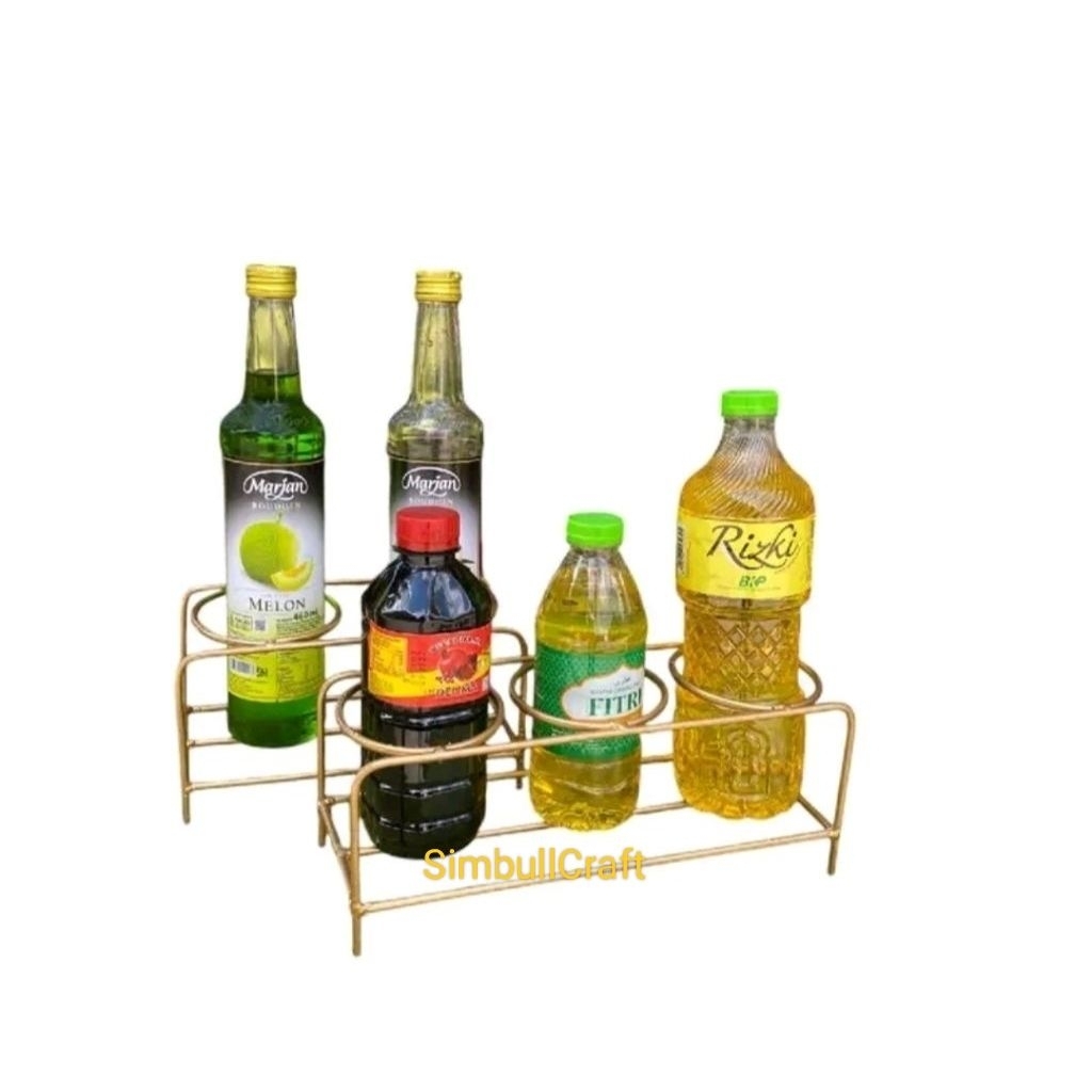 Rak dapur tempat botol minyak botol saos botol kecap