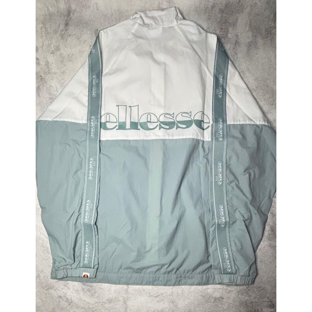 Ellesse/WB/taped