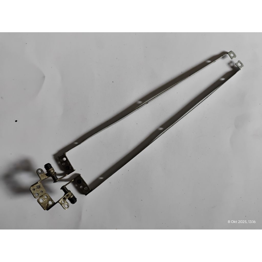 engsel laptop toshiba satelite c640