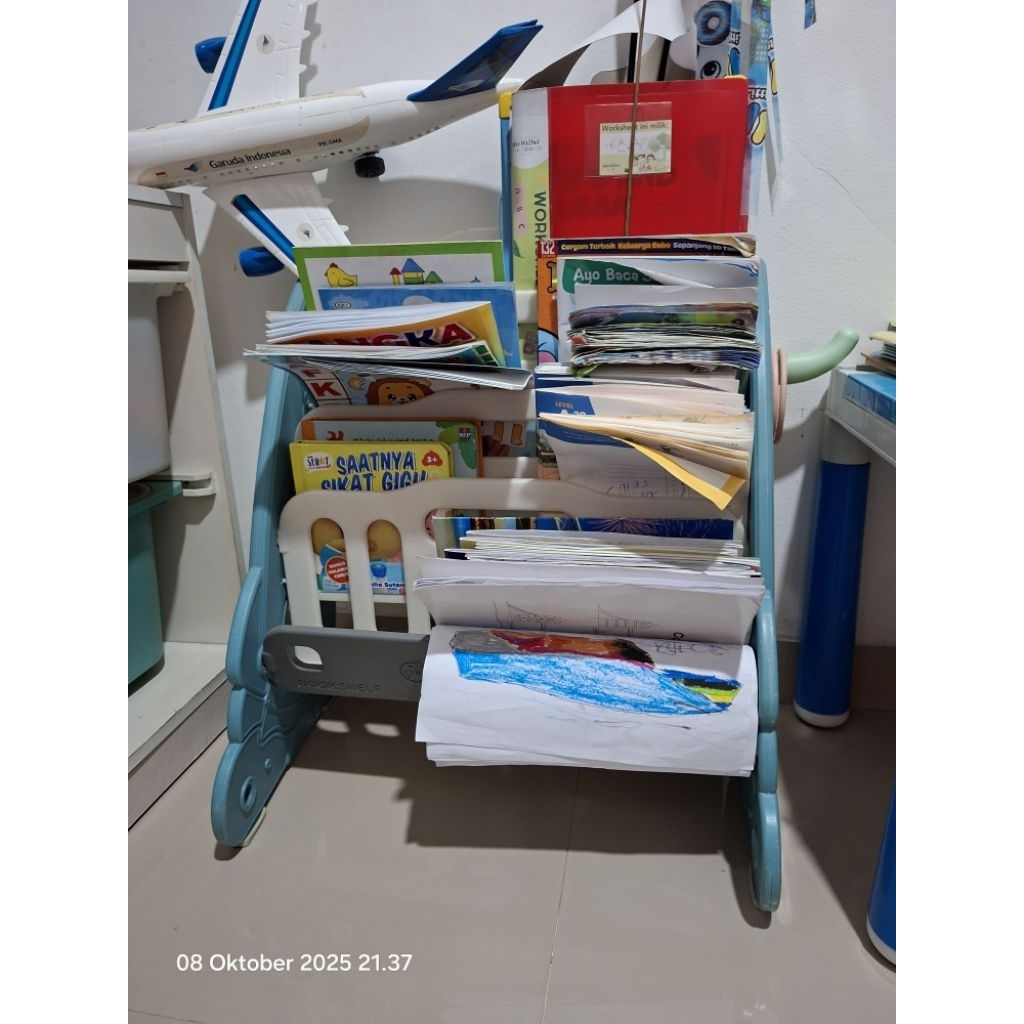 Rak buku anak preloved