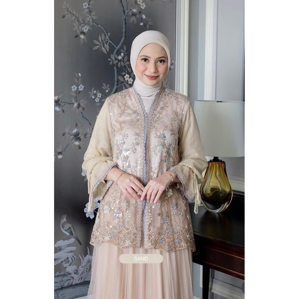 AMEENA OUTER STL || HANA KIMONO LACE SARAH THE LABEL