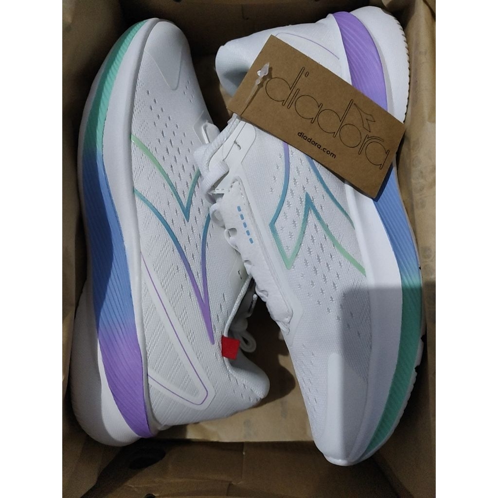 sale diadora women running