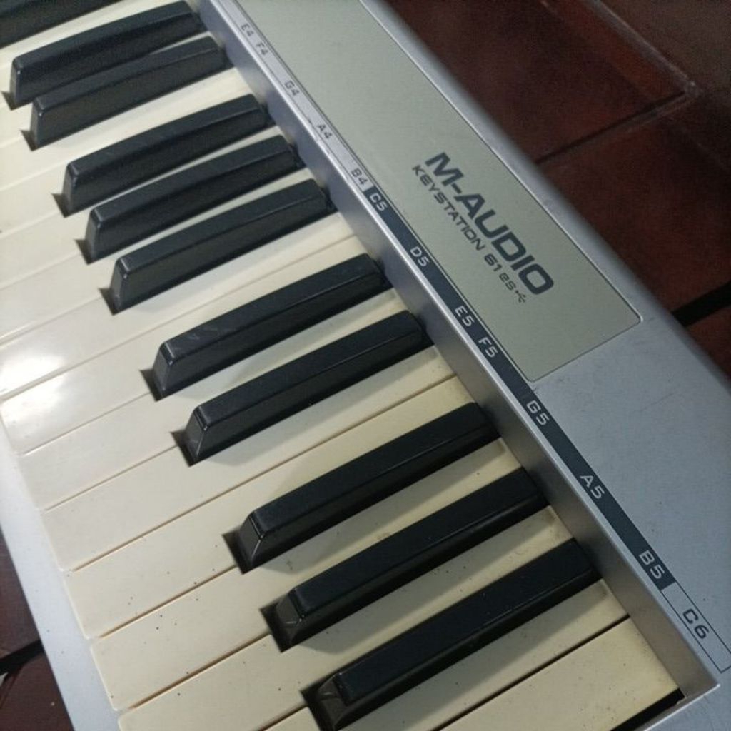 M - AUDIO KEYSTATION 61es Midi Keyboard