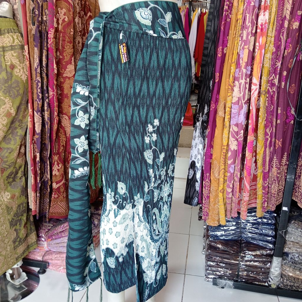 Kamen jadi plisket + selendang