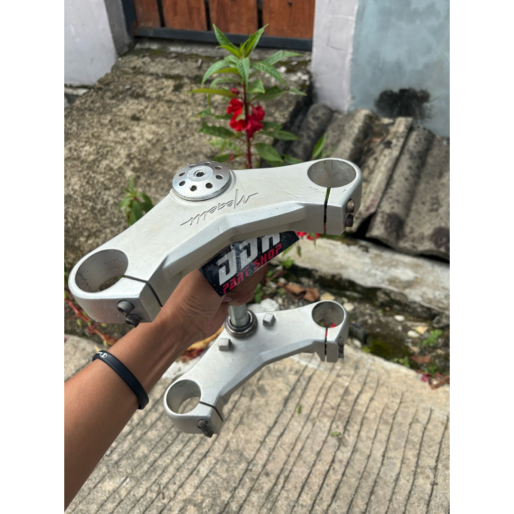 Segitiga T megelli original standar