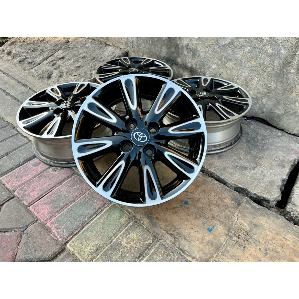1set(4pcs) velg ori yaris bakpao R15 PCD 4/100 kondisi bekas masih bagus