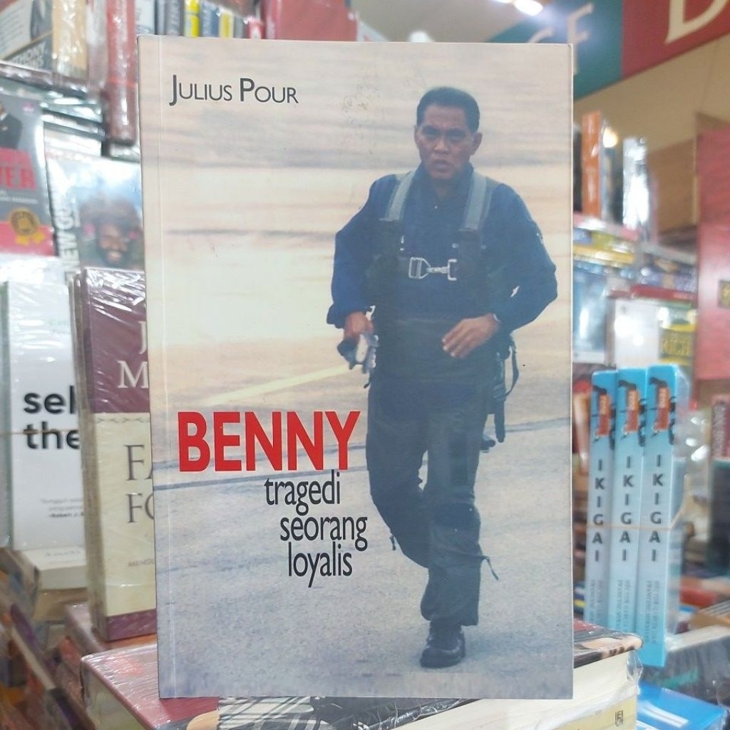 Buku BENNY Tragedi Seorang Loyalis by JULIUS POUR Benny Moerdani