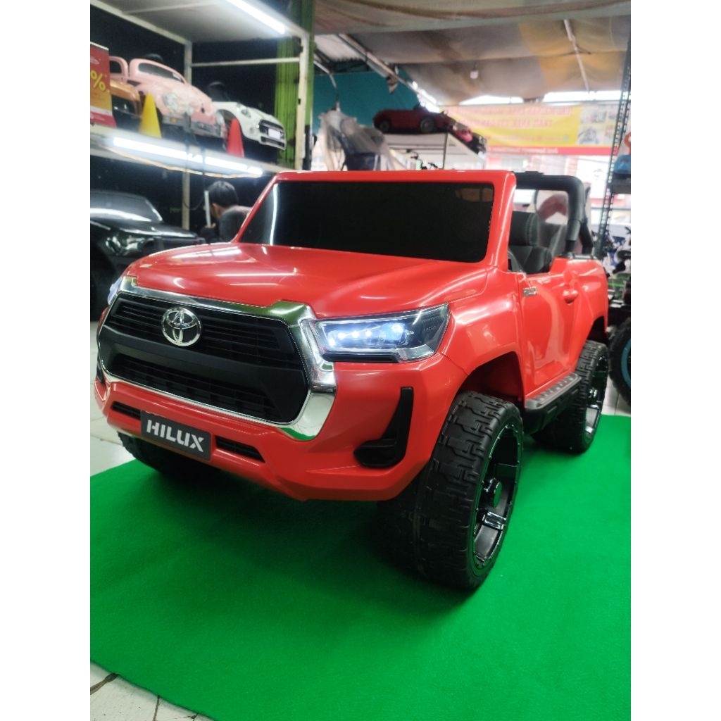 Mobil Aki Toyota Hilux HL-860 lisenced