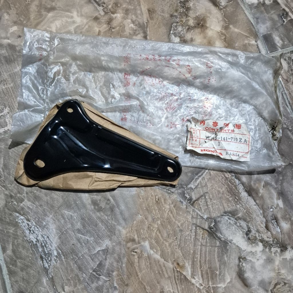 breket dudukan gantungan knalpot honda c70 C 70 original astra honda