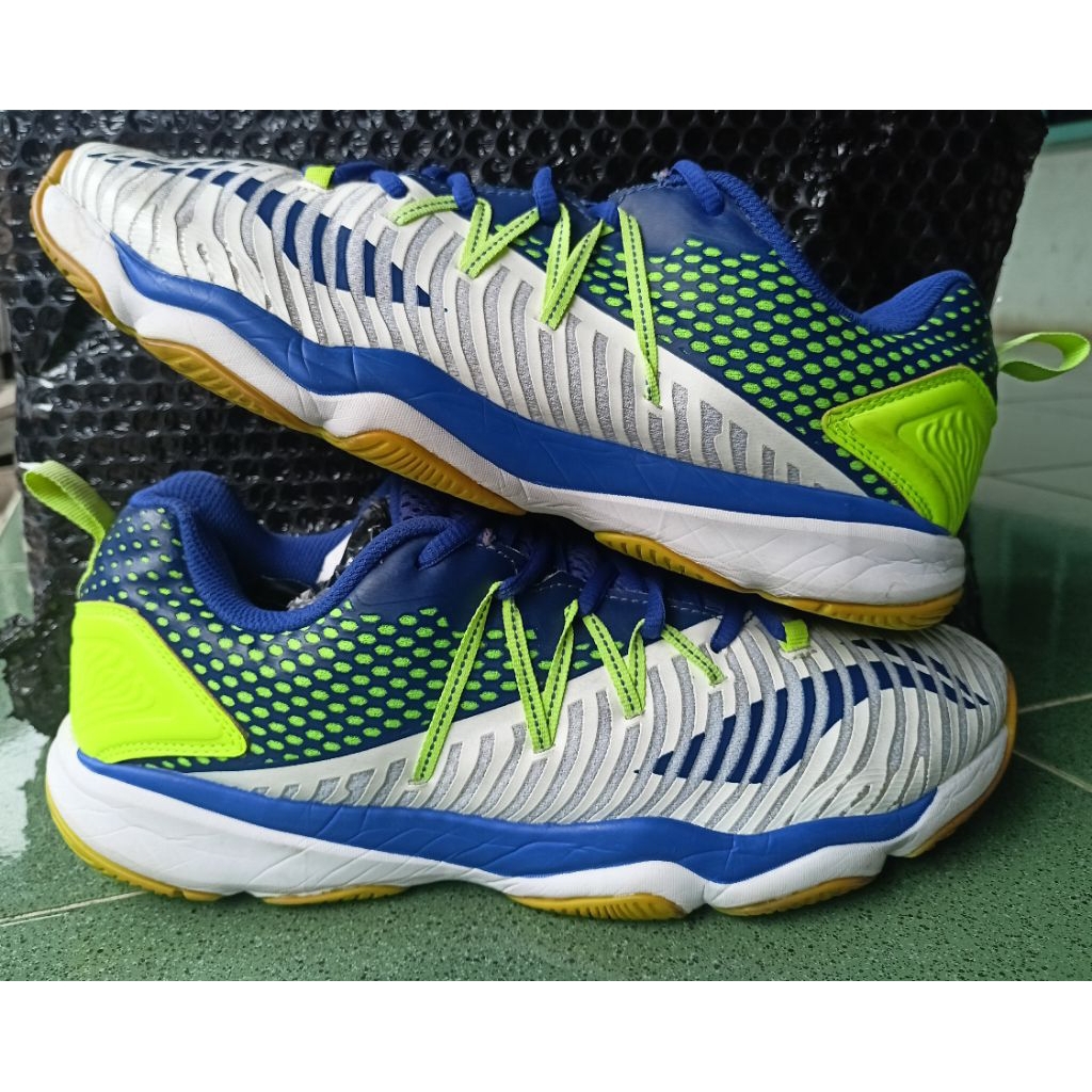 Sepatu badminton (Lining AYTP 015-4)