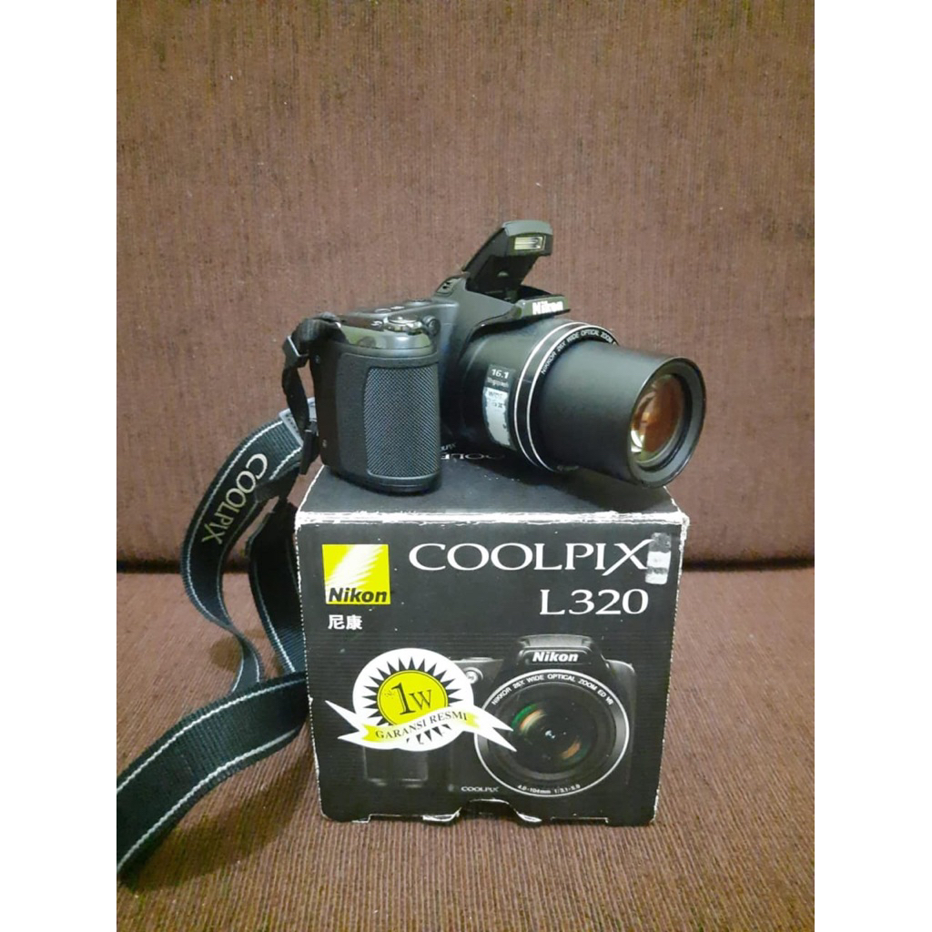 NIXON COOLPIX L 320
