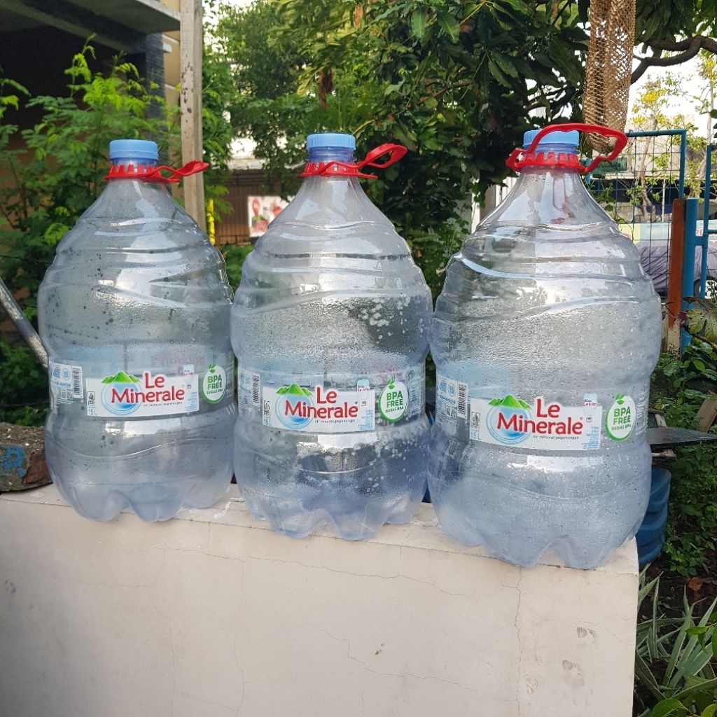 Galon Bekqs GALLON KOSONG LE MINERALE 15 L lokasi seberang UPN Rungkut Surabaya Timur