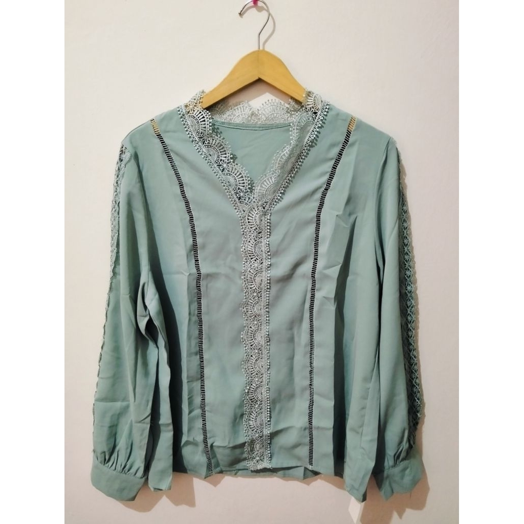 Blouse mix brukat hijau sage tangan balon