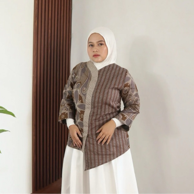 Atasan Batik Wanita Modern - Arunika Blouse Series (Brown) | Rona Prana