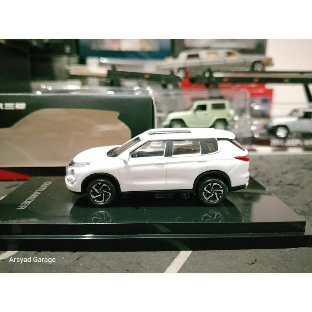 Diecast Oem Mitsubishi Outlander SUV 2023 White