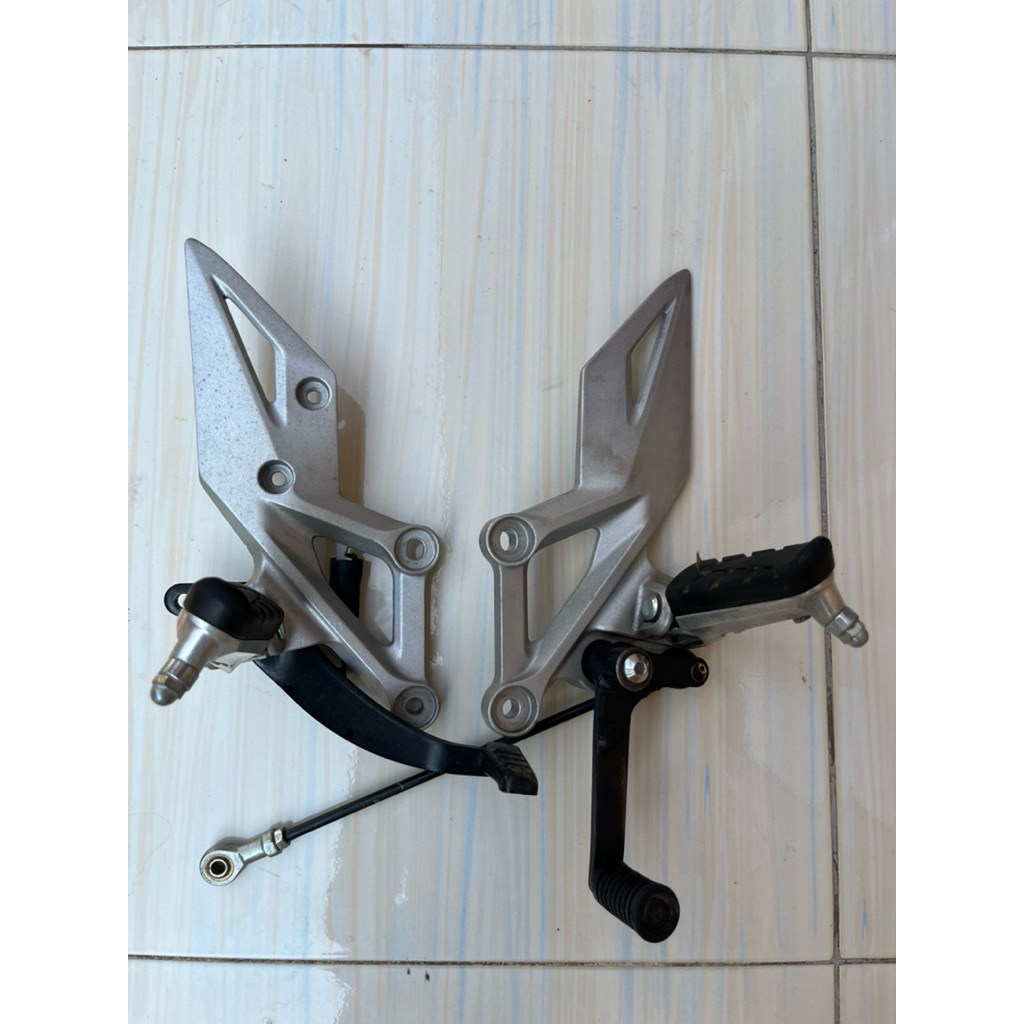 footstep pustep depan honda cbr 150r facelift