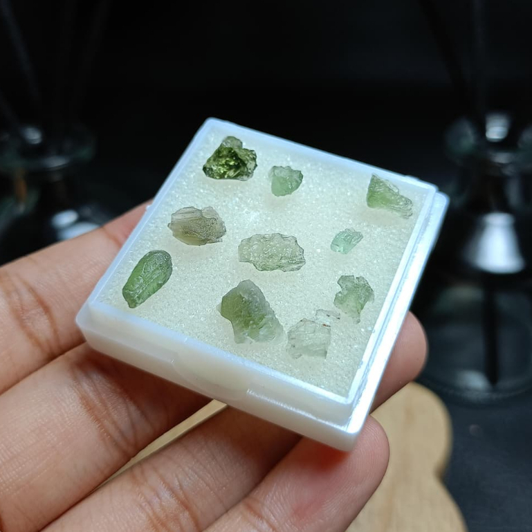 Natural batu moldavite moldavit original Czech Paket 1,22 gram (4)