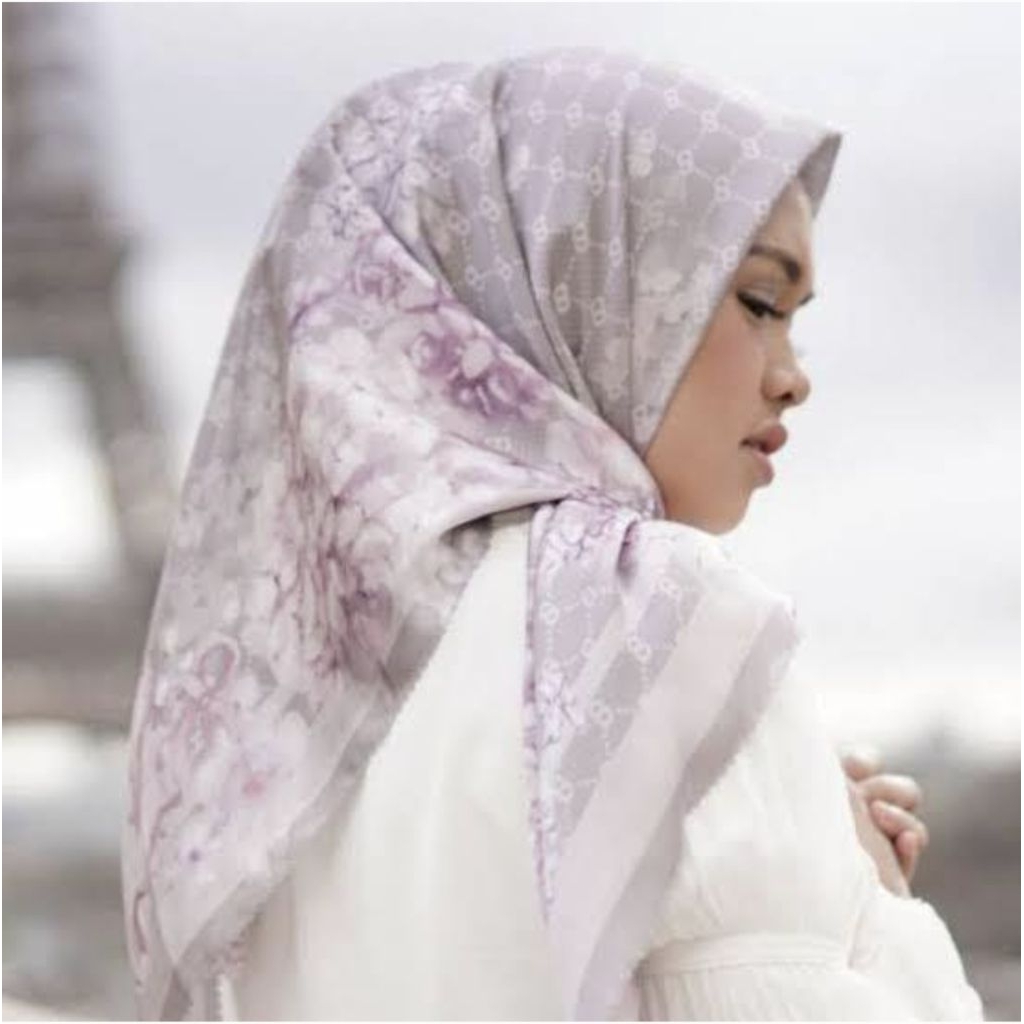Buttonscarves Hydrangea Clair