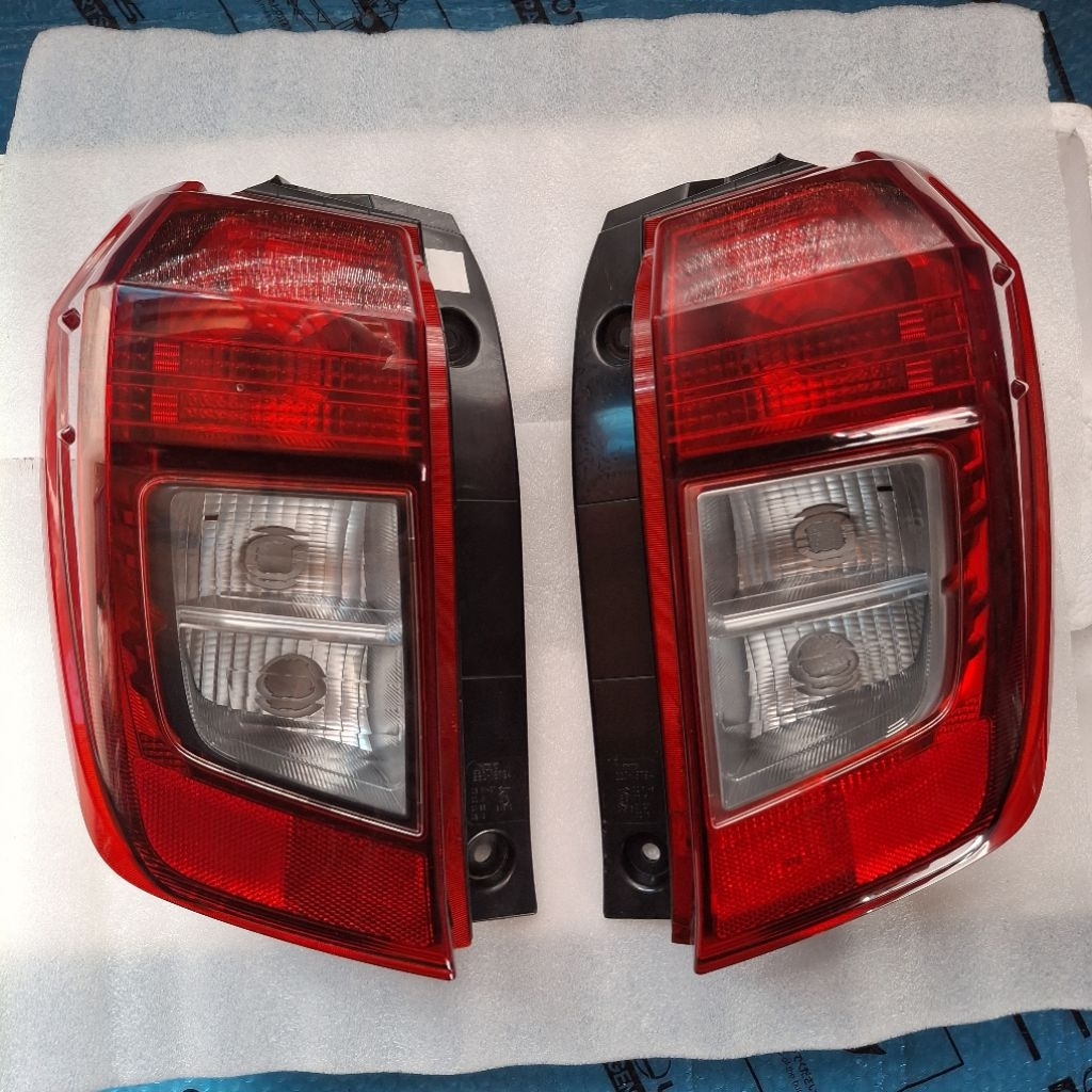 STOPLAMP LAMPU BELAKANG MOBIL CALYA SIGRA 2018 2019 2020 2021 2022 ORIGINAL SEPASANG