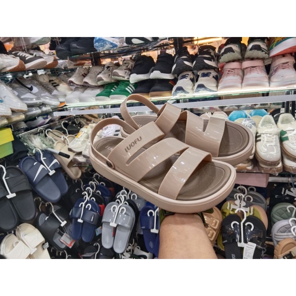 SEPATU SANDAL TALI BELAKANG LUOFU ORIZINAL TERBARU