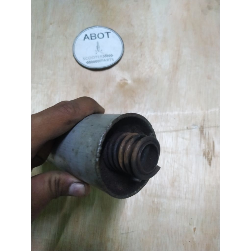 Selancer kenalpot racing vespa